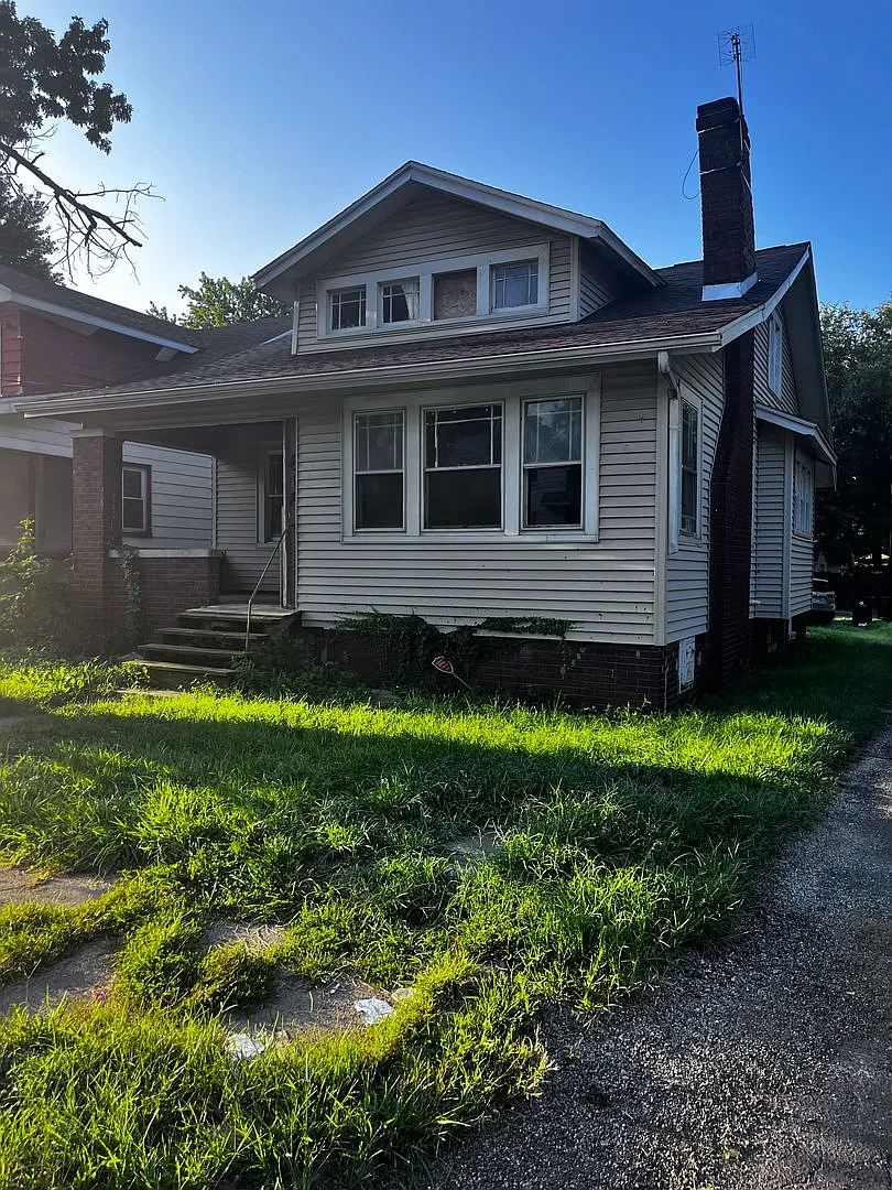 818 McClure — Photo 4