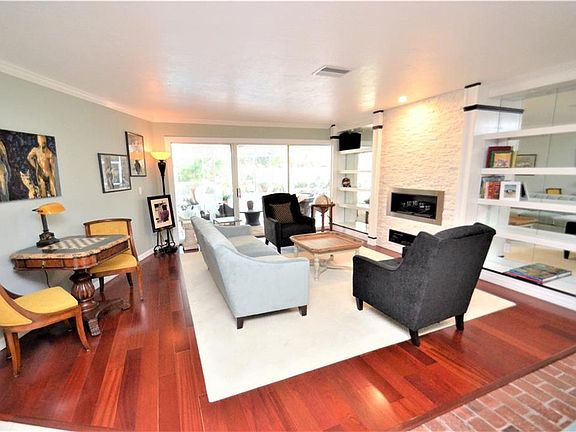 4th image of 2010 Old Oak Ln