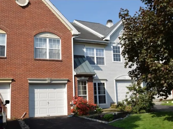 716 Martingale Rd, Schwenksville, PA 19473