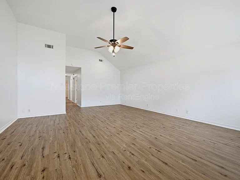 906 W Houston St #1 — Photo 5
