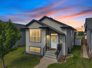 82 E Hinshaw Dr W, Sylvan Lake, AB T4S 2P1