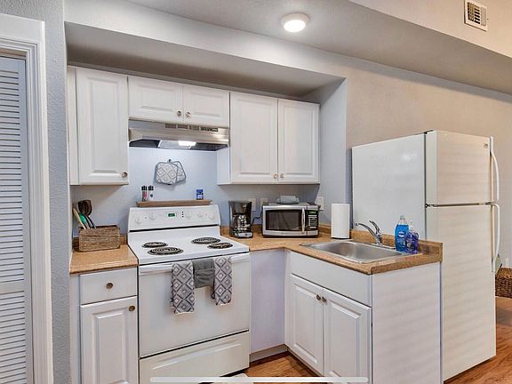 5th image of 65 M L King Ave APT 3