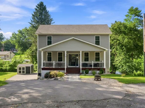 15 Rock Cut Lane, Pleasant Valley, NY 12569