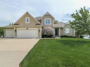 4521 SW Gull Point Dr, Lees Summit, MO 64082
