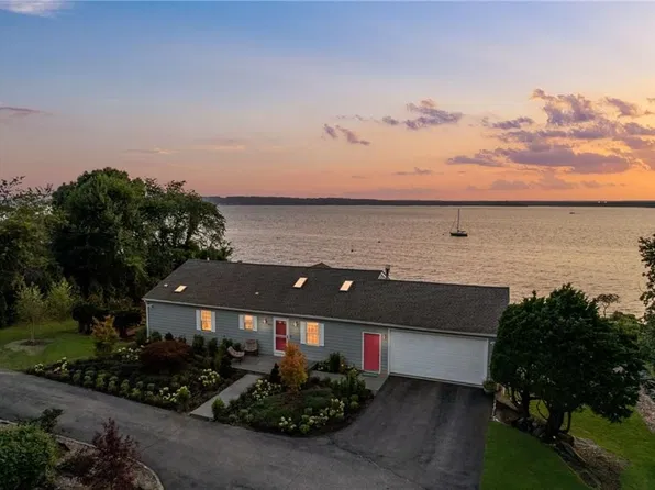585 Seaside Dr, Jamestown, RI 02835