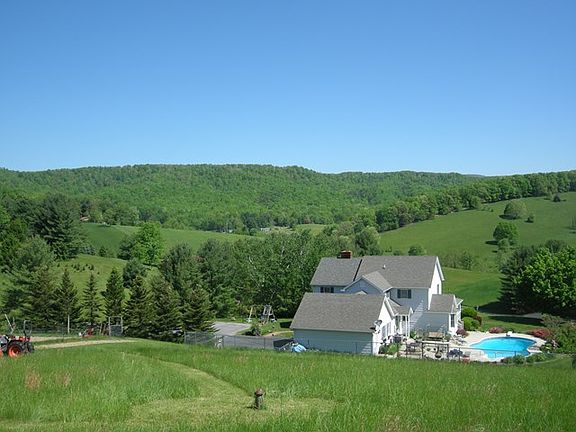 5th image of 221 Heritage Way