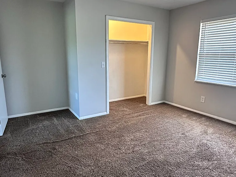4200 E Interstate Highway 35 Frontage Rd — Photo 13