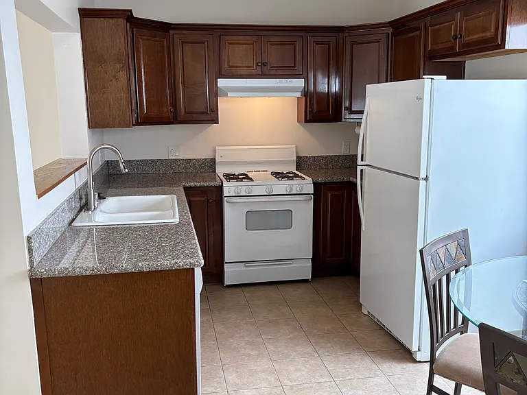 315 Longfellow Ave — Photo 4