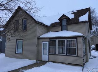 469 E 1st St, Parker, SD 57053