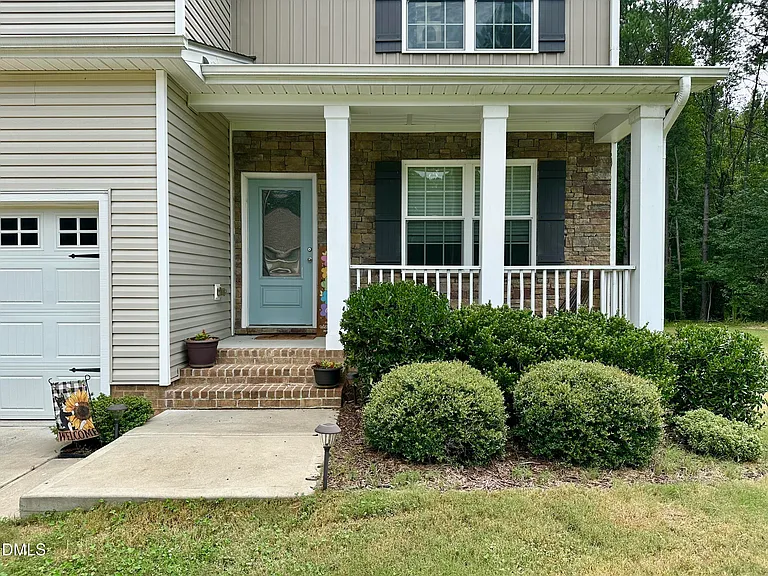 924 Weatherby Ln — Photo 3
