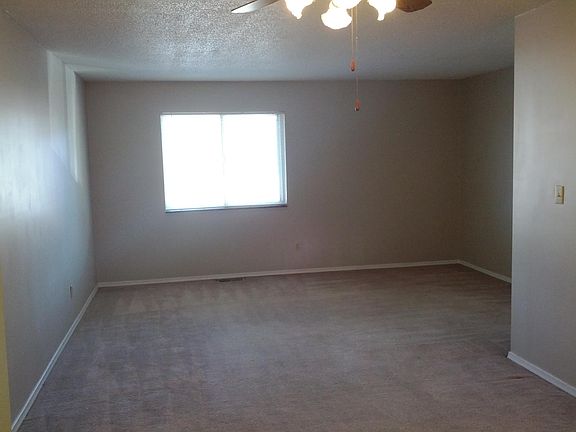 4th image of 8562 W 85th St