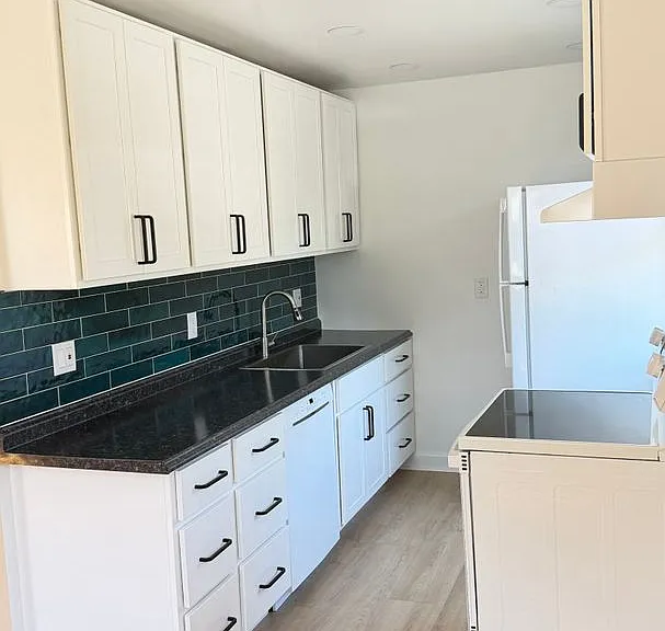8800 Plymouth Street Spring Park Properties, Llc — Photo 9