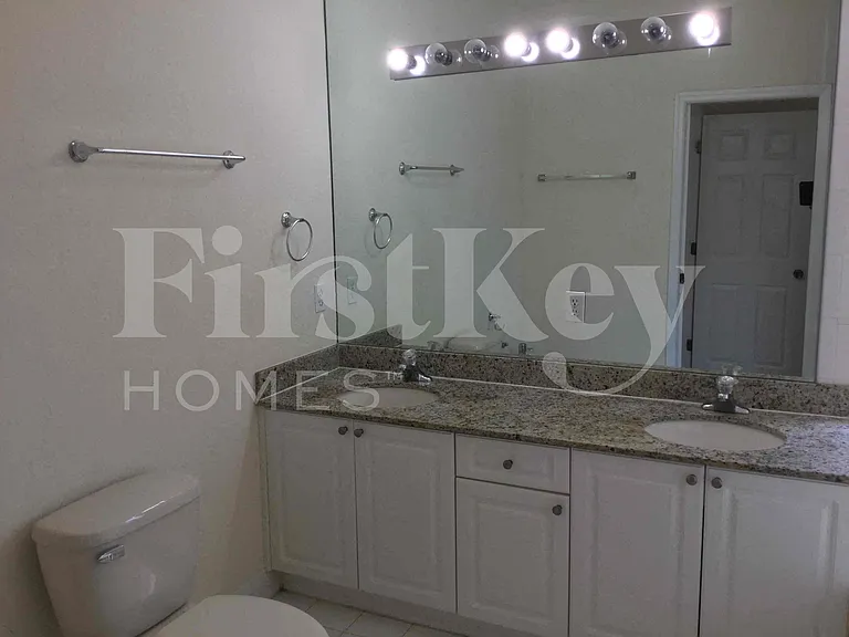 1009 NE 16th Ave — Photo 14