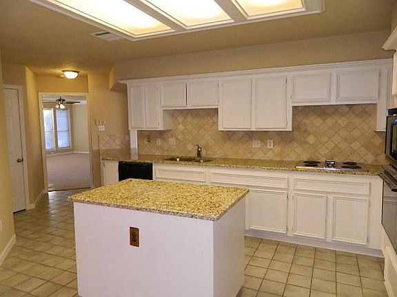 3rd image of 2904 Wyndham Ln