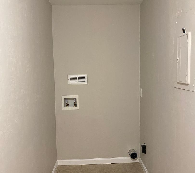 1st image of 3624 S Lakewood Dr