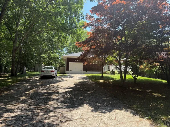 87 Sally Lane, Ridge, NY 11961