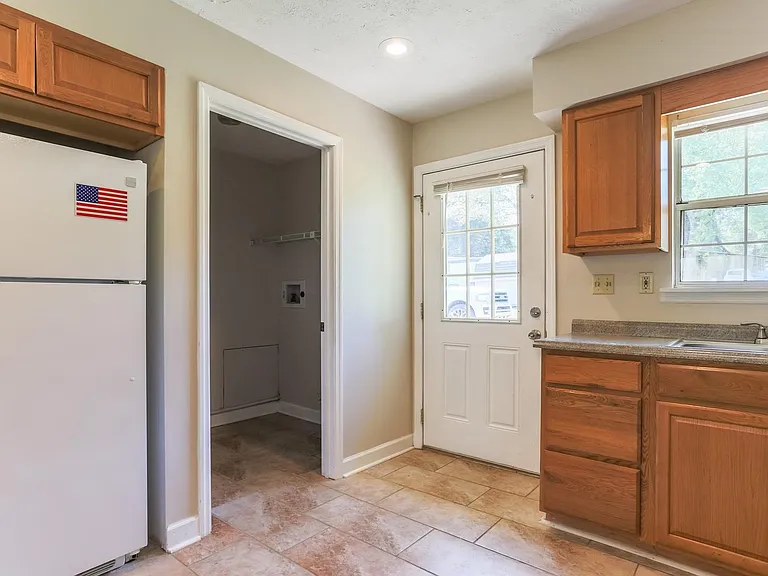 5571 Tallant Rd #B — Photo 8