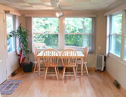 LARGE BREAKFAST NOOK