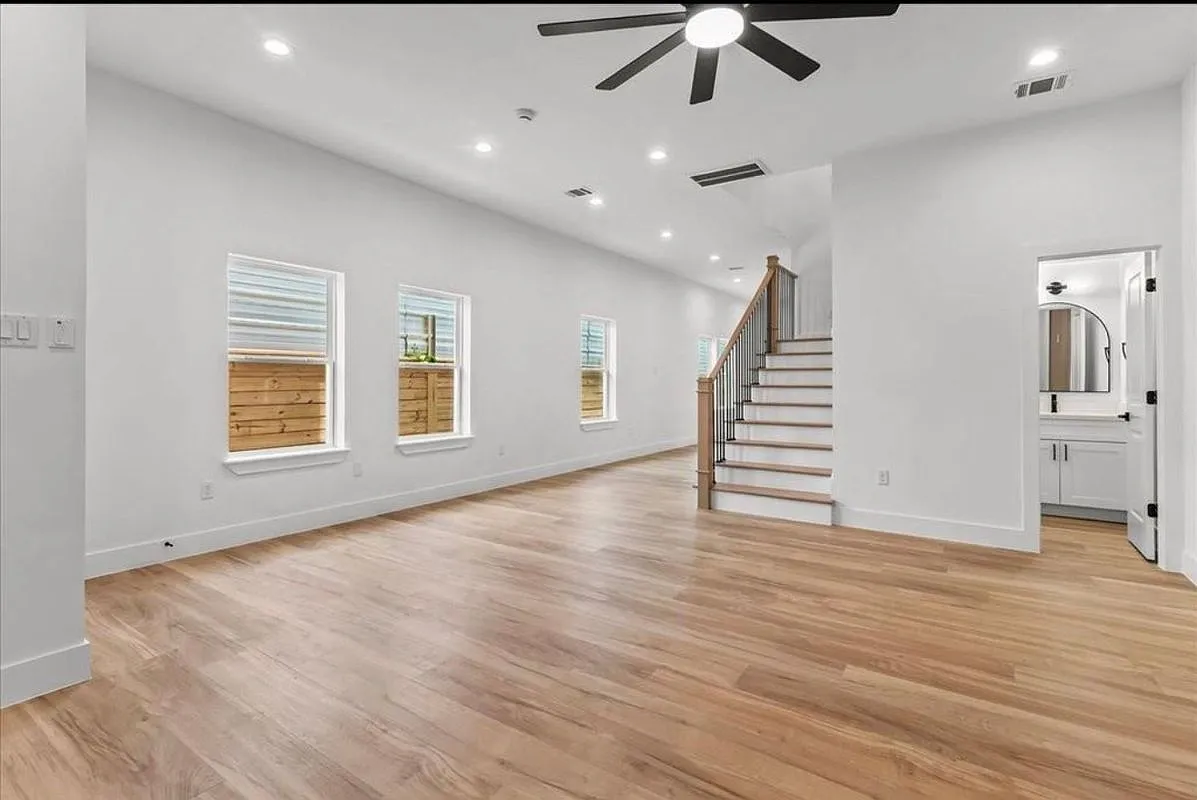 3 bed, 3.0 bath, 1720 sqft, $2,350 — Photo 4