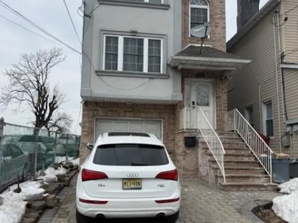 949 Olive St, Elizabeth City, NJ 07201