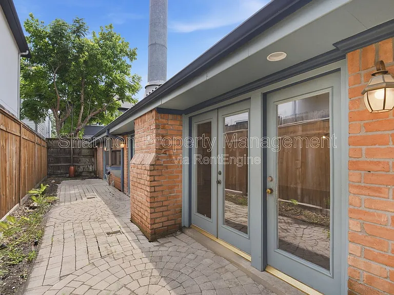 2501 Driscoll St — Photo 20
