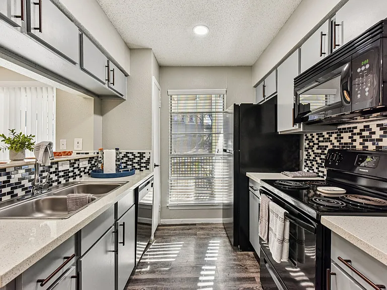 Treehouse Apartments — Photo 5