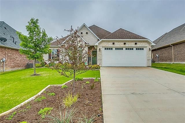 1st image of 404 Coral Vine Ln