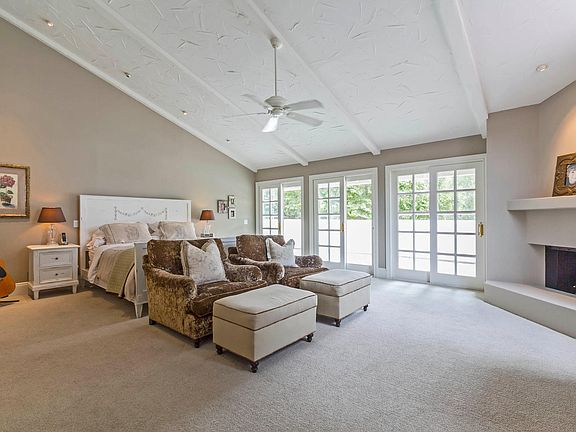 3rd image of 4083 Cresthaven Dr