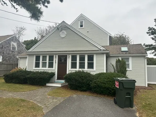 26 Rainbow Rd, West Yarmouth, MA 02673