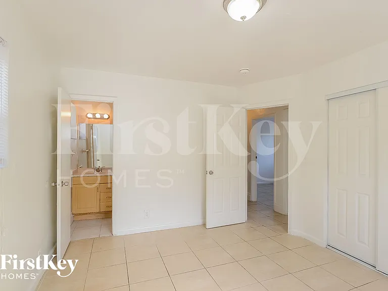 6820 SW 16th Ct — Photo 9