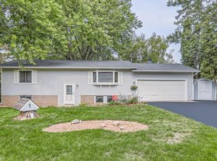 1312 Stephen Ln, Chaska, MN 55318