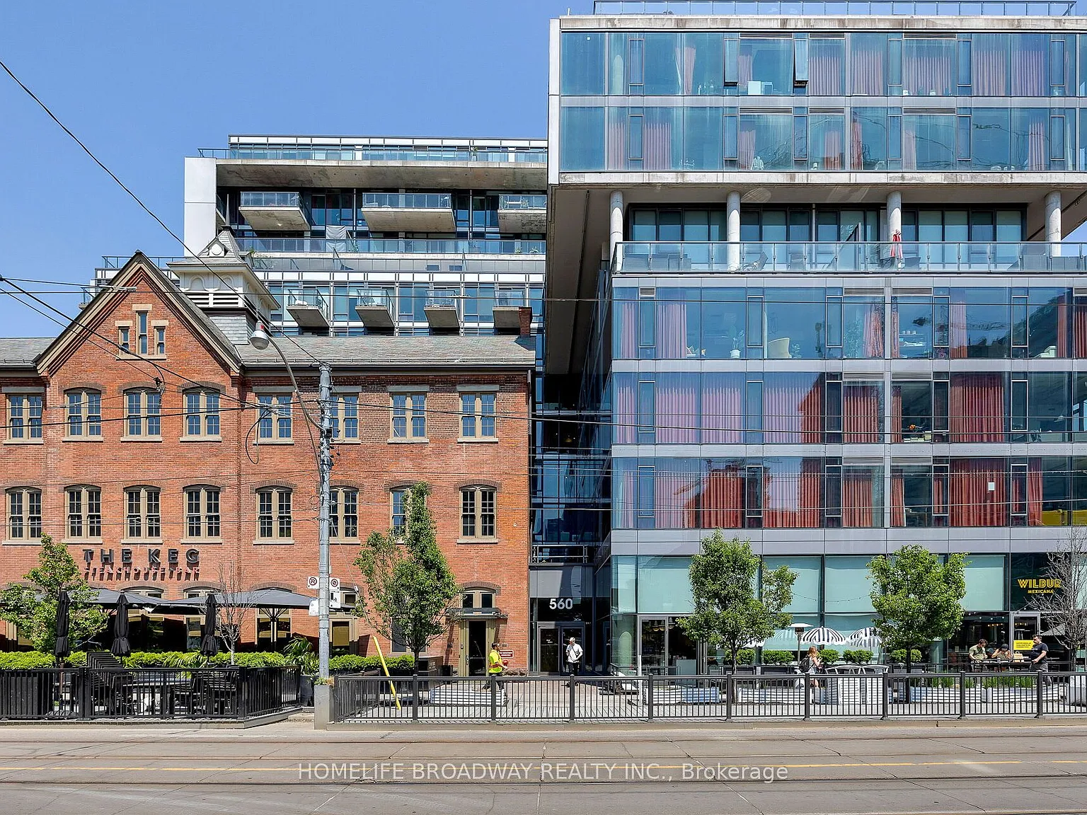 560 King St W — Photo 1