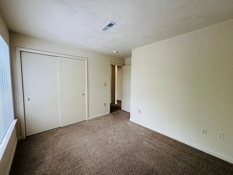 844 Claytor Sq — Photo 16