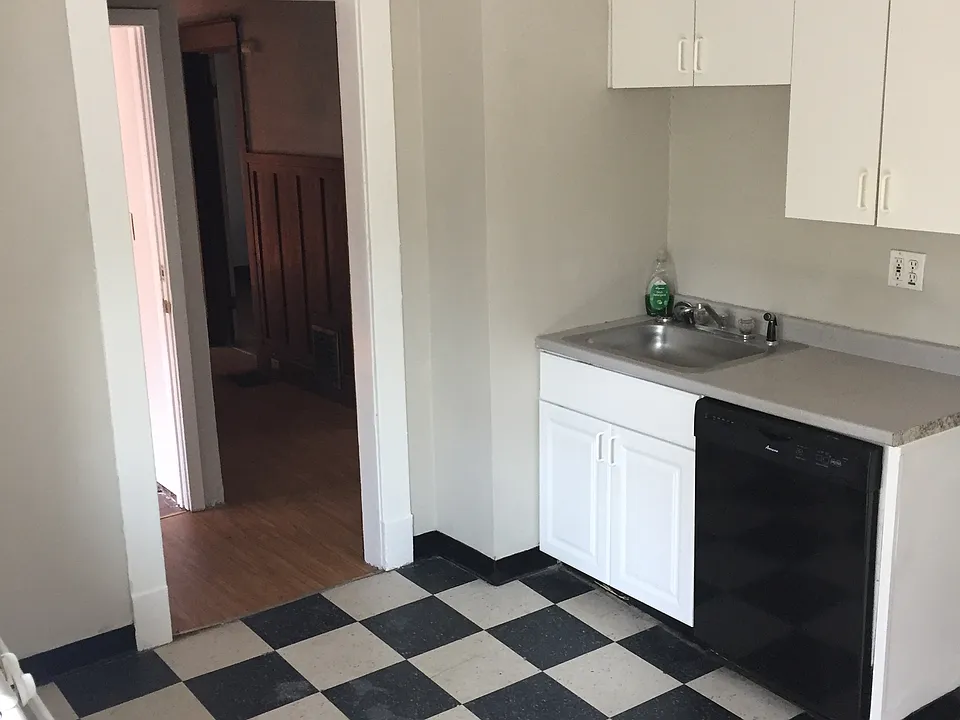 33 Tyler St #2