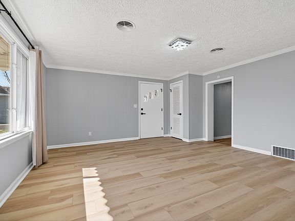 4th image of 1262 E Thompson Rd