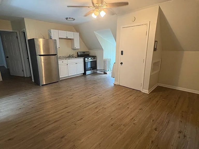 207 Main St — Photo 1