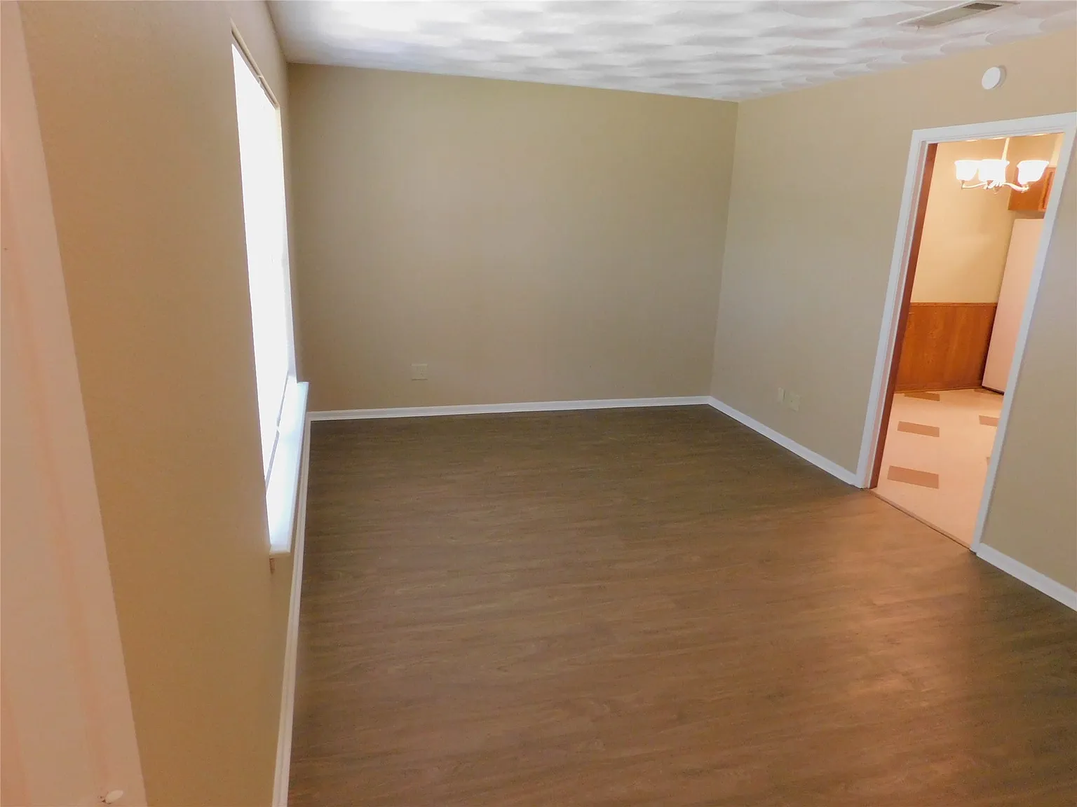 3 bed, 2.0 bath, 1458 sqft, $2,200 — Photo 3