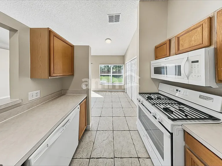 2423 Hybrid Dr — Photo 3