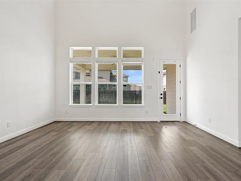 20700 Matts Cv — Photo 16