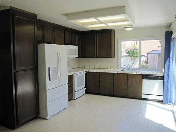 4th image of 559 Amboy Dr