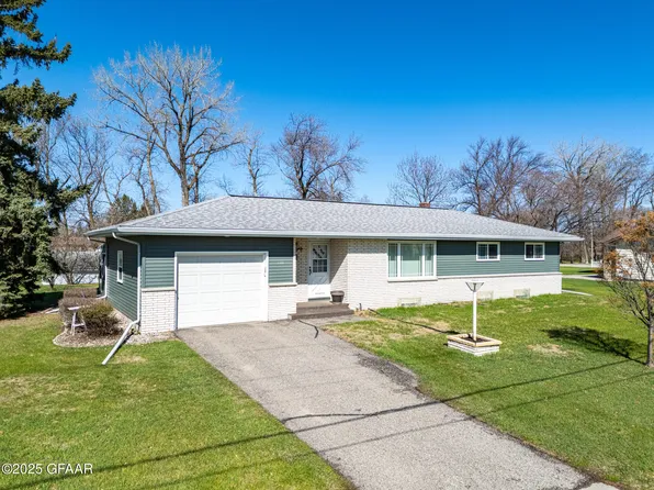 1001 Alexander St, Crookston, MN 56716