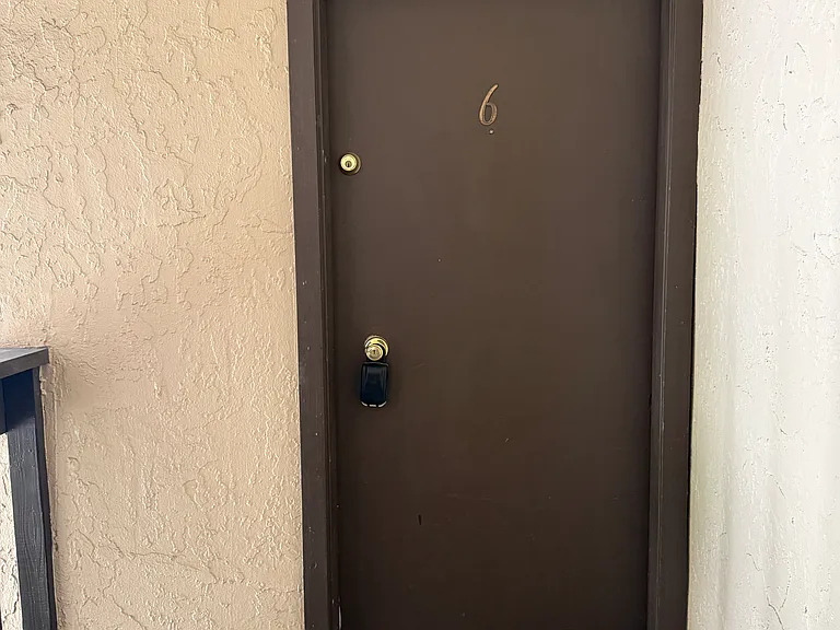 285 Tradewinds Dr #6 — Photo 1