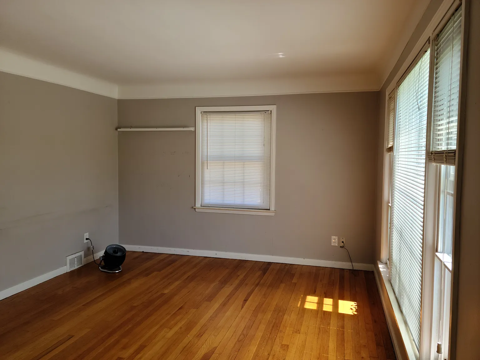 3 bed, 1.5 bath, 1127 sqft, $1,800 — Photo 3