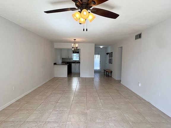 5th image of 2200 Diana Dr APT 216