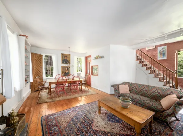 420 West 46th Street 2R image 3 of 9