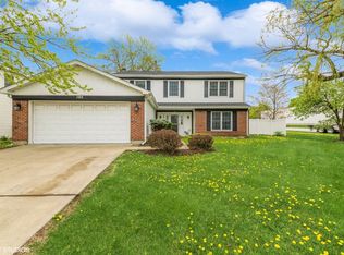 195 Mill Pond Dr, Glendale Heights, IL