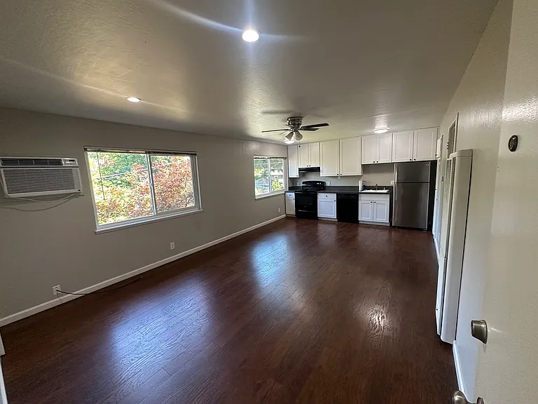 2308 T St #8 — Photo 4