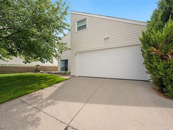 2nd image of 88 Castle Ct