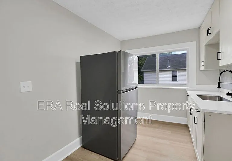 1120 Cole St — Photo 14