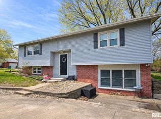 827 W McDonough St, Macomb, IL 61455